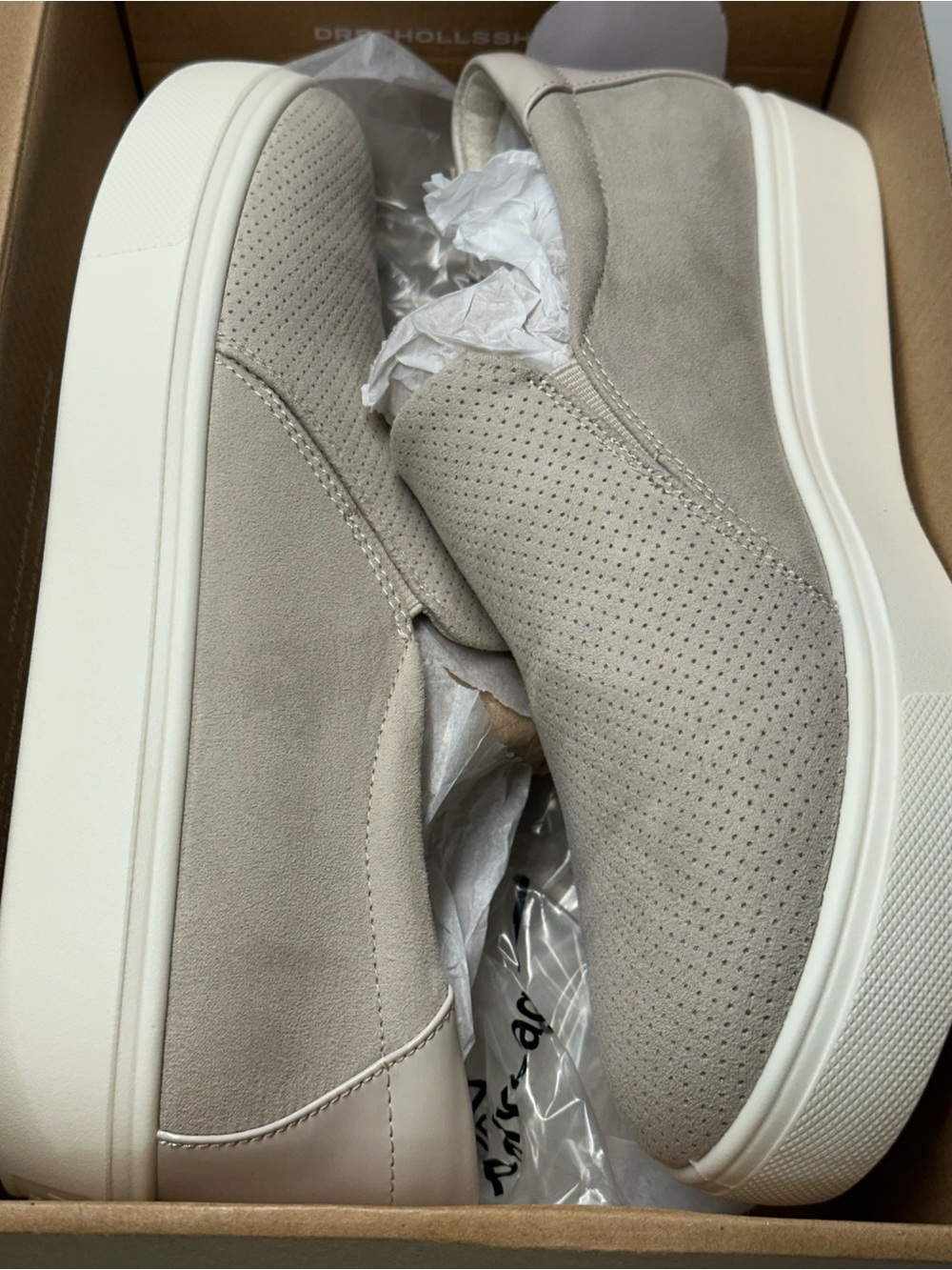 Dr. Scholl's Women’s Time Off Slip-On Comfort Sneakers in Oyster Gray Size 8W - Picture 2 of 10